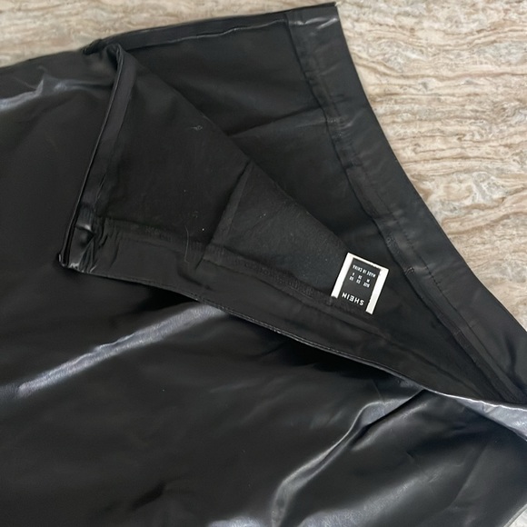 Vegan leather skirt - Picture 5 of 5